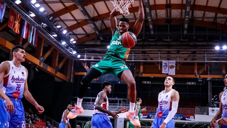 Fotografija: Košarkarji Cedevite Olimpije so se tudi v ligi Aba vrnili v zmagovalni ritem. Pri gostujoči zmagi proti Igokei je bil najučinkovitejši Ljubljančan Melvin Ejim. FOTO: Aba
