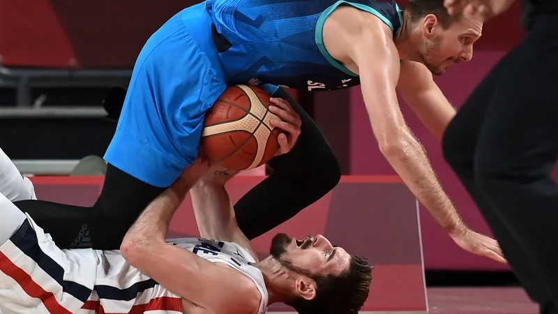 Fotografija: Zoran Dragić je dolgo čakal na klic enega od košarkarskih evroligašev in ga naposled dočakal. Do konca sezone bo igral za litovski Žalgiris, kjer ga bo vodil trener Jure Zdovc. FOTO: Aris Messinis/AFP