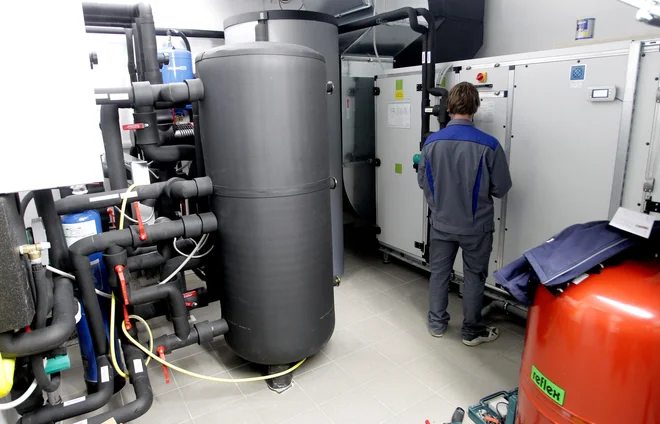 V Sloveniji so identificirali vsaj dvajset primernih lokacij z izvorom CO2 in primerno infrastrukturo, med njimi so tudi kotlovnice. FOTO: Roman Šipić
