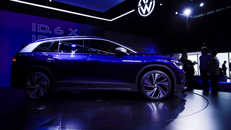 Fotografija: Glavna tovarna VW v Wolfsburgu trenutno deluje v omejenem obsegu. FOTO: Aly Song/Reuters