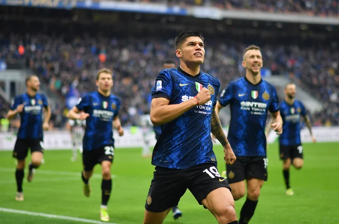 Joaquin Correa (v ospredju) je dvakrat premagal vratarja Udineseja. FOTO: Daniele Mascolo/Reuters
