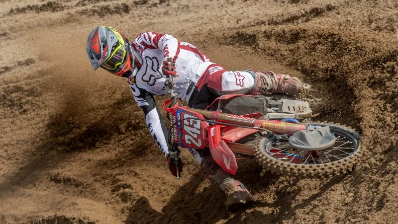 Fotografija: Tim Gajser ostaja v igri za obrambo naslova svetovnega prvaka. FOTO: Honda