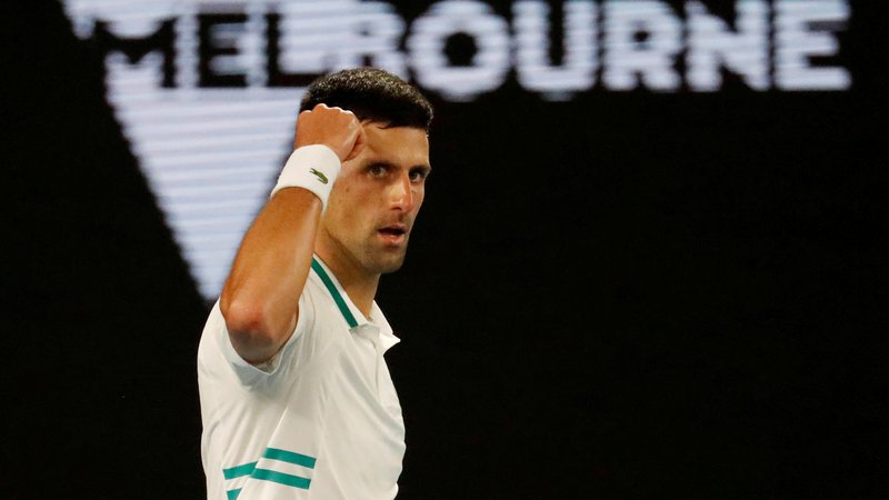 Fotografija: Novak Đoković med letošnjim odprtim prvenstvom Avstralije v tenisu. FOTO: Asanka Brendon Ratnayake/Reuters
