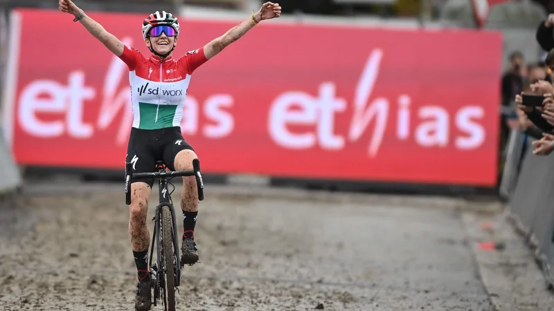 Fotografija: Madžarka Blanka Kata Vas je prvič zmagala na dirki za svetovni pokal v elitni ženski druščini. FOTO:  David Stockman Afp
