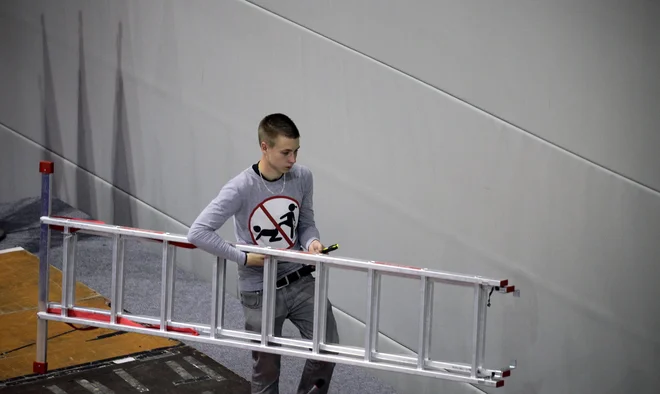 Pod etiketo skrbi za manjšino (in pod geslom boja proti fašizmu) je potekal &raquo;transfer sredstev v finančno podzemlje vzporedne ekonomije&laquo;.&nbsp;FOTO: Blaž&nbsp;Samec/Delo
