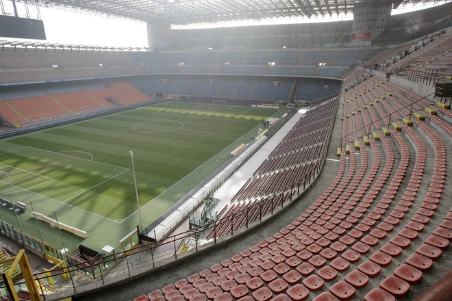 Štadion San Siro v Milanu bodo porušili in na novo zgradili za 1,2 milijarde evrov. FOTO: Reuters
