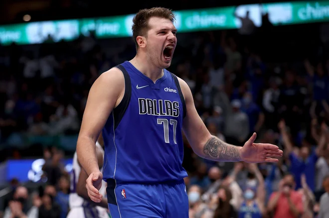 Luka Dončić je jezen in pozitivno nabrušen, ve se na koga. Ali ne? FOTO: Tom Pennington/AFP
