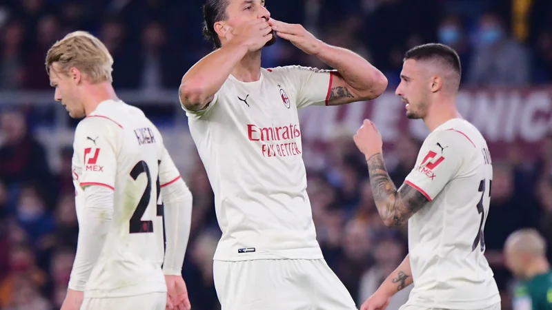 Fotografija: Zlatan Ibrahimović se rad sooča z navijači, ki ga izzivajo, a ga hkrati še dodatno motivirajo. FOTO: Alberto Lingria/Reuters
