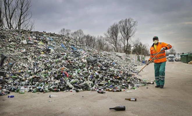 Ureditev embalažnega kaosa je na dosegu roke, a ne brez ovir. FOTO: Jože Suhadolnik/Delo
