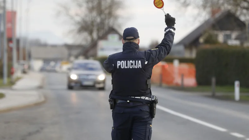 Fotografija: Policisti bodo z nadzori nadaljevali. FOTO: Leon Vidic/Delo
