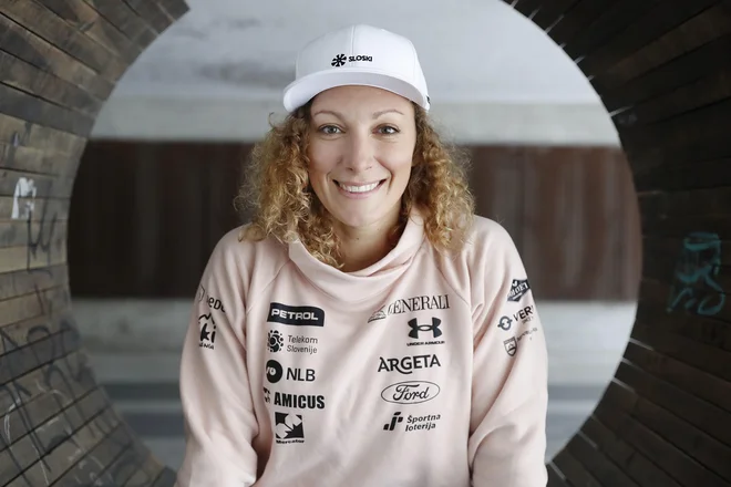 Ilka Štuhec je vedro razpoložena pred začetkom sezone. FOTO: Leon Vidic/Delo
