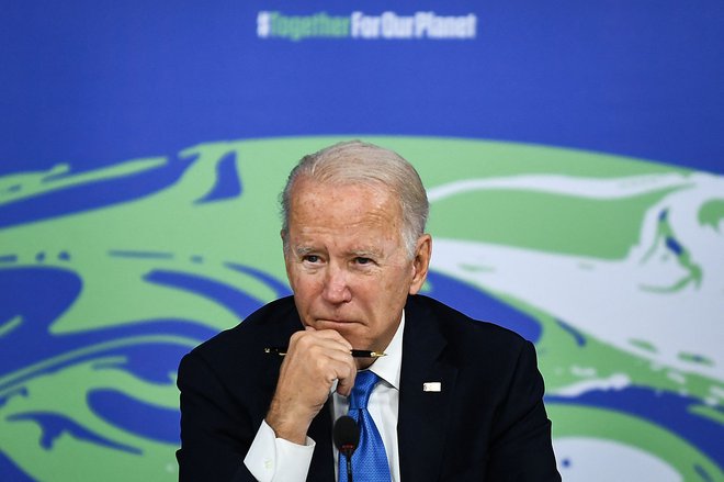 »Ena od najpomembnejših stvari, ki jih lahko storimo od danes do leta 2030, da ohranimo upanje na 1,5 stopinje, je znižanje izpustov metana, kakor hitro je mogoče,« je poudaril ameriški predsednik Joe Biden. FOTO: Brendan Smialowski/Afp
