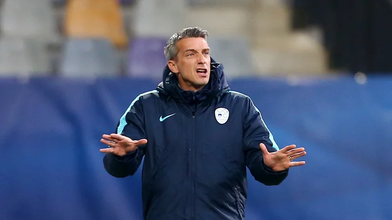 Fotografija: Mile Aćimović bo vodil tudi novembra dve izjemno pomembni tekmi za Slovenijo U-21. FOTO: Antonio Bronic/Reuters