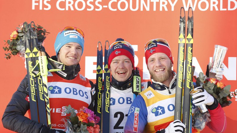 Fotografija: Dario Cologna (na fotografiji levo) med podelitvijo nagrad najboljšim v Oslu. FOTO: Ntb Scanpix/Reuters
