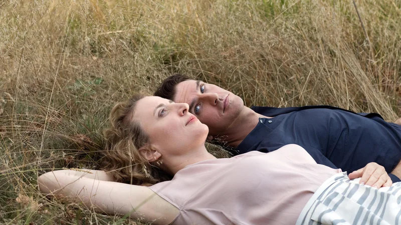 Fotografija: V vlogah Alme in Toma nastopata Maren Eggert in Dan Stevens. FOTO: Christine Fenzl