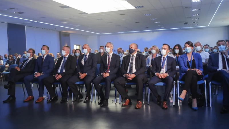 Fotografija: Na celjskem kongresu SMC je morebitna nova koalicija že sedela skupaj z Janezom Janšo, prvakom SDS. FOTO: Uroš Hočevar
