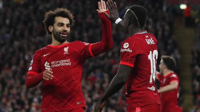 Fotografija: Liverpool je suvereno opravil z Atleticom, tako sta se zmage veselila Mohamed Salah in Sadio Mane. FOTO: Lee Smith/Reuters