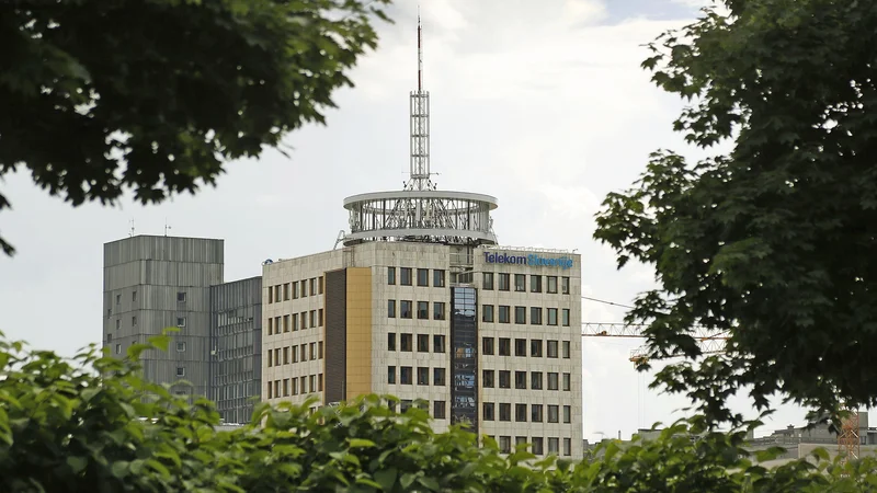 Fotografija: Telekomu je v Sloveniji uspelo ohraniti število priključkov mobilne telefonije, pri čemer je število priključkov v maloprodaji v zadnjem letu upadlo za odstotek. FOTO Leon Vidic/Delo