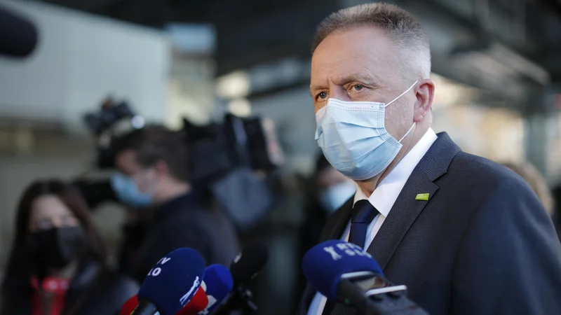 Fotografija: Zdravko Počivalšek, ki je ob objavi izsekov posnetka pogovora pred časom dejal, da od Vizjaka pričakuje pojasnila, pri čemer je navedel, da »kar se objavi na televiziji, ni nujno res«, danes objave celotnega posnetka Vizjaka s Petanom in vsebine njunega pogovora ne komentira. FOTO: Jure Eržen/Delo