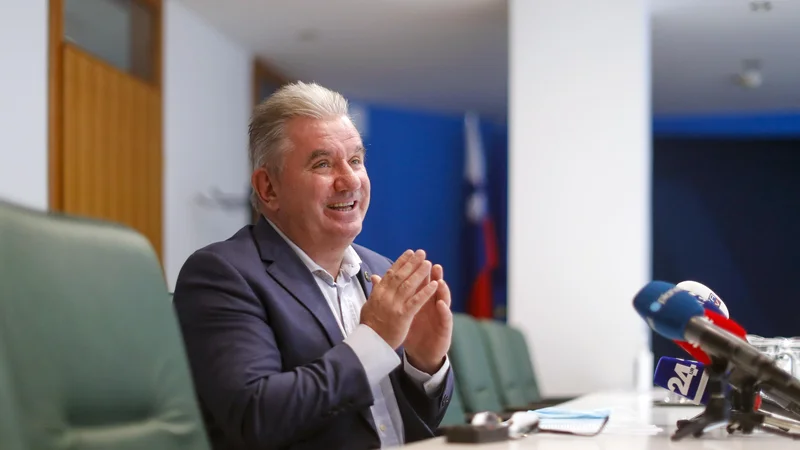 Fotografija: Andrej Vizjak, minister za okolje in prostor, izjavo o sodnikih obžaluje in se od nje distancira. "Kdor je brez greha, naj prvi vrže kamen," je dodal.