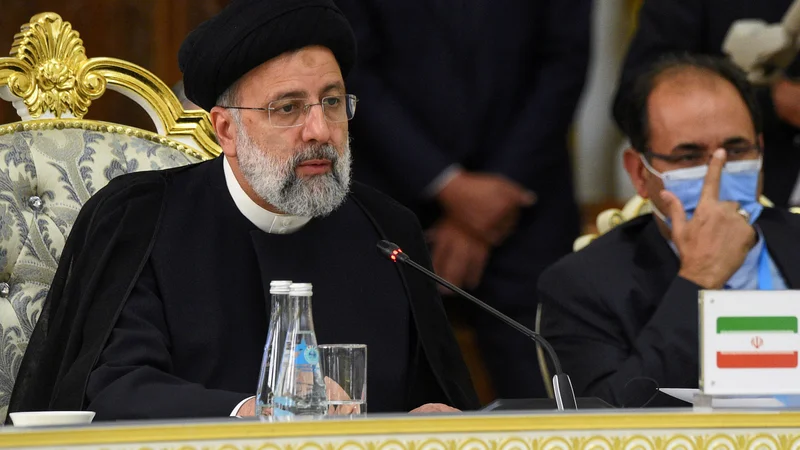 Fotografija: »Pogajanja bodo usmerjena k doseganju rezultatov,« je poudaril iranski predsednik Ebrahim Raisi. Foto: Didor Sadulloev/Reuters