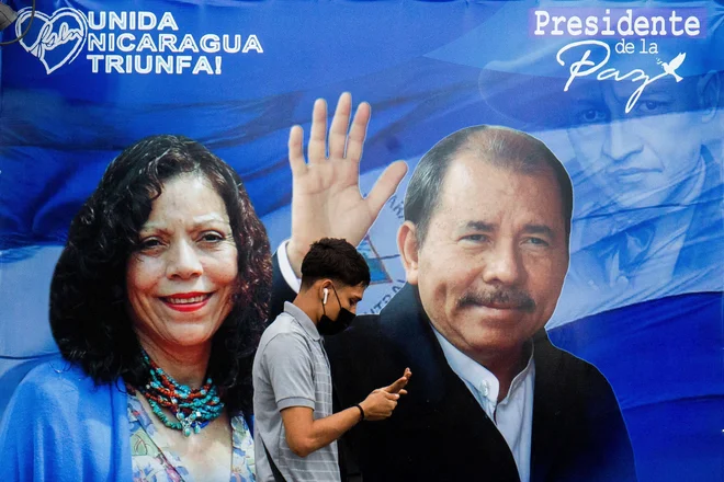 Daniel Ortega je že pred volitvami naredil vse, da bi prišel do svojega petega in četrtega zaporednega&nbsp;predsedniškega mandata. FOTO: Maynor Valenzuela/Reuters

