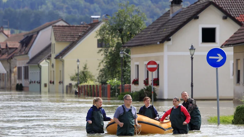 Fotografija: Poplave v Kostanjevici na Krki leta 2014. FOTO: Leon Vidic/Delo
