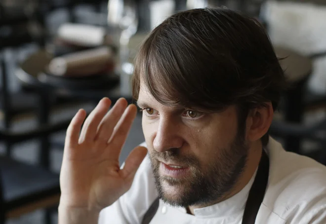 Med razpravljavce simpozija se bo na daljavo iz københavnske restavracije Noma vključil tudi slavni danski chef René Redzepi. Foto Yuya Shino/Reuters
