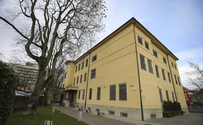 Na nepravilnosti pri evidentiranju delovnega časa na ortopedski kliniki Univerzitetnega kliničnega centra (UKC) Ljubljana je pokazal že nadzor službe za korporativno varnost v UKC. FOTO: Jože Suhadolnik/Delo