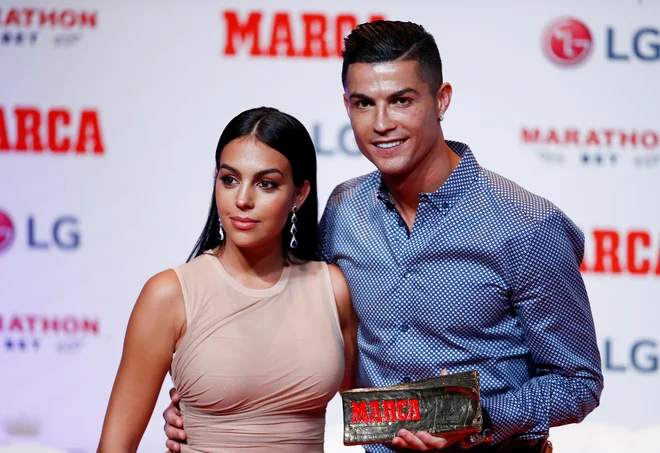 Ronaldo s svojo zaročenko Georgino. FOTO:&nbsp;Juan Medina/Reuters
