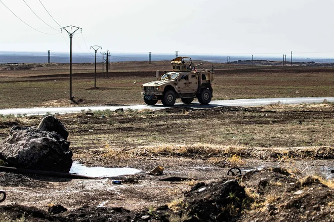 Ameriška patrulja na severovzhodu Sirije. FOTO: Delil Souleiman/Afp