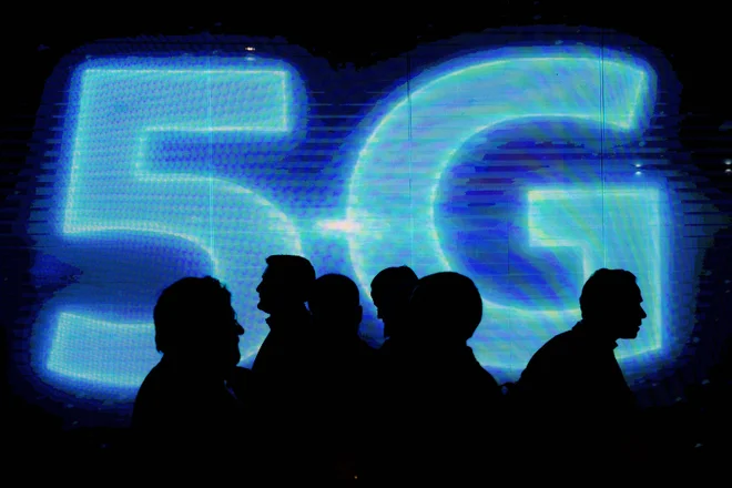 Točka preloma za uspeh&nbsp;5G je pri petini vseh uporabnikov mobilnih omrežij &ndash; in je blizu.

Foto Josep Lago/AFP
