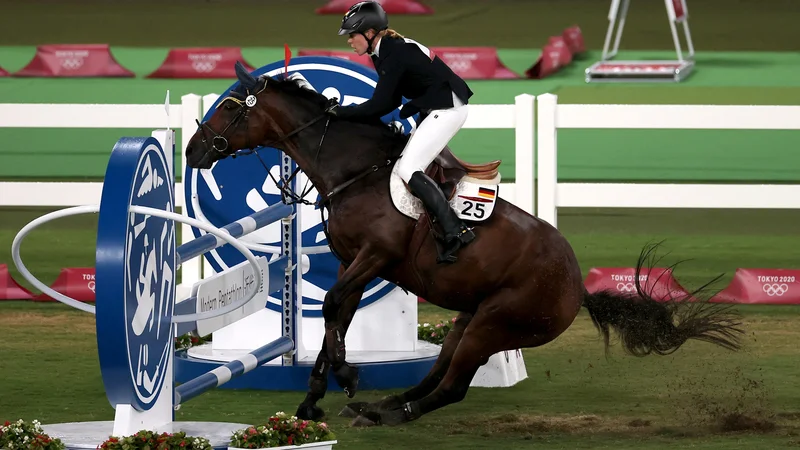 Fotografija: Na olimpijskih igrah leta 2028 v Los Angelesu naj ne bi bilo več konjeništva, kot posledica udarjanja z bičem svojega konja Nemke Annika Schleu. FOTO: Ivan Alvarado Reuters