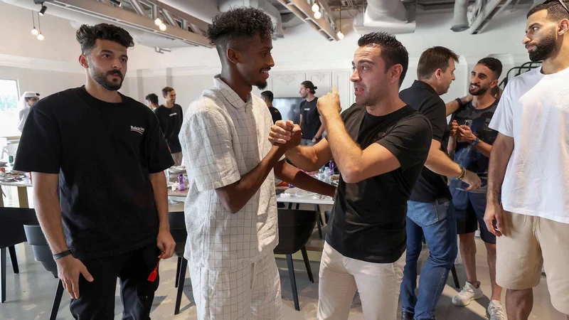 Fotografija: Xavi Hernandez se je po šestih letih delovanja v Katarju prijateljsko razšel z Al-Saddom in predvsem z igralci ter sodelavci. FOTO: AFP