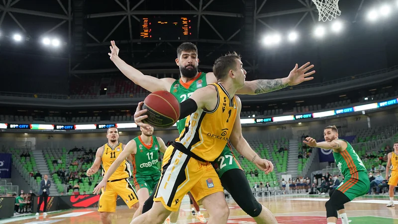Fotografija: Žiga Dimec je bil s soigralci previsoka ovira za Splitčane, ki so odigrali dve tekmi v manj kot 24 urah. Foto Cedevita Olimpija/Aleš Fevžer