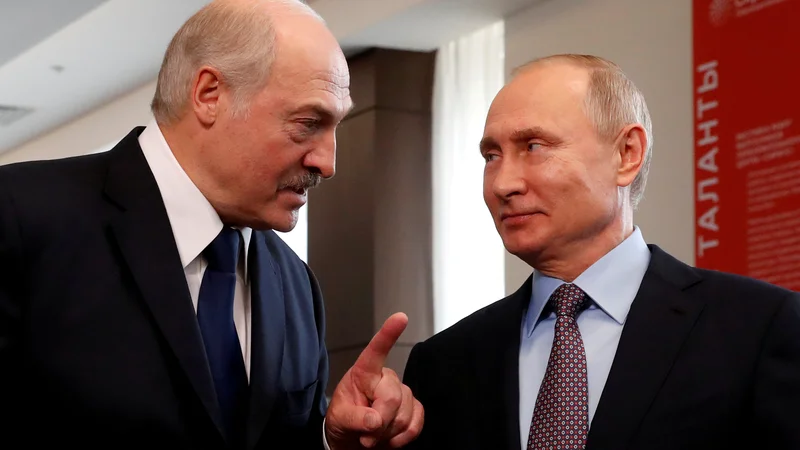 Fotografija: »Poročna zveza«, s katero bi rada beloruski voditelj Aleksander Lukašenko in ruski predsednik Vladimir Putin zbližala državi, je razočarala številne analitike. Foto: Sergei Chirikov/Reuters