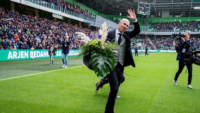 Fotografija: Arjen Robben se navkljub veliki želji ni uspel posloviti v športni opravi. FOTO: Cor Lasker/AFP
