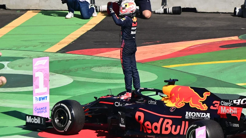 Fotografija: Max Verstappen proslavlja zmago v Ciudad de Mexicu. FOTO: Pedro Pardo/AFP
