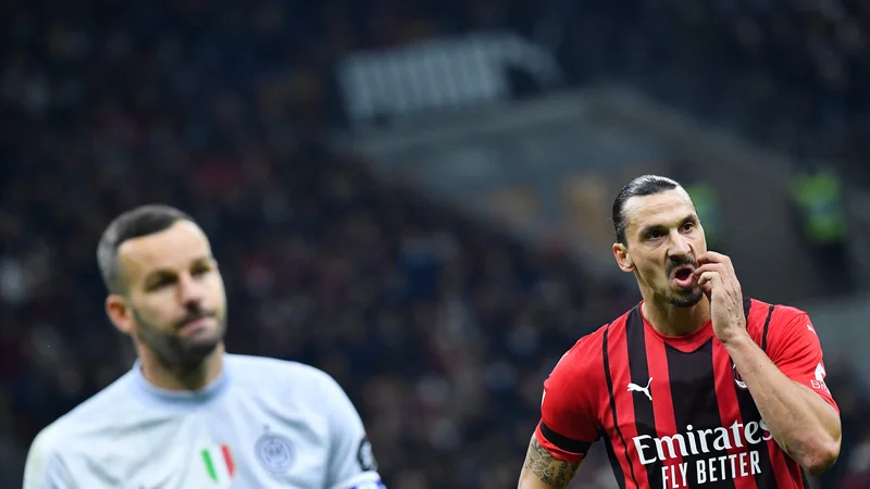 Fotografija: Samir Handanović se je izkazal z nekaj dobrimi posredovanji, tudi po strelih Zlatana Ibrahimovića (oba na fotografiji). FOTO: Tiziana Fabi/AFP