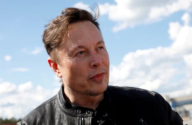 Če je Rlon Musk mislil resno, bo prodal za okrog 21 milijard dolarjev delnic. FOTO: Michele Tantussi/Reuters
