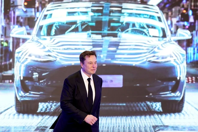 Musk ima na twitterju skoraj 63 milijonov sledilcev. FOTO: Aly Song/Reuters
