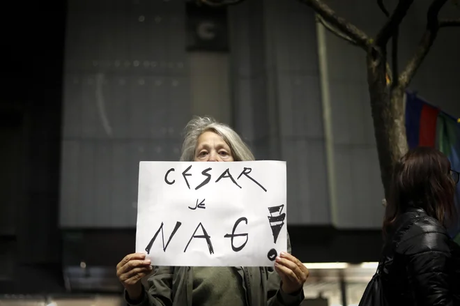 Vsakdo resda lahko sprejema odločitve o tem, ali se bo cepil ali ne, prav pa je, da tudi odgovorno sprejme posledice svoje odločitve. FOTO: Matej Druznik/Delo
