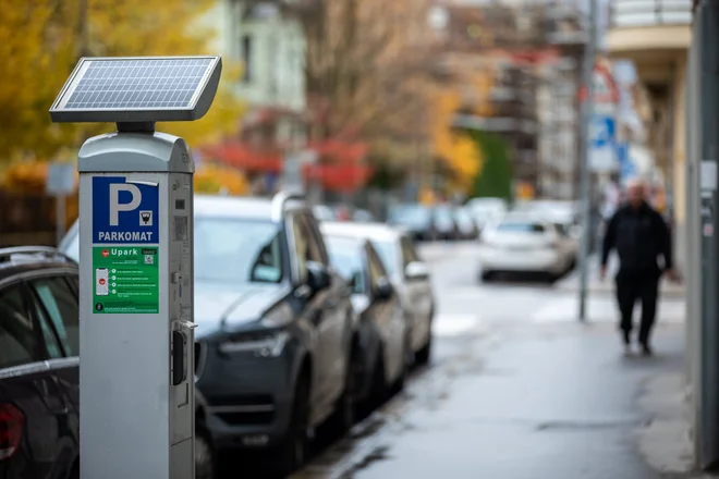 Na ljubljanskih ulicah je predvideno predvsem kratkotrajno parkiranje, razen za stanovalce. FOTO: Črt Piksi
