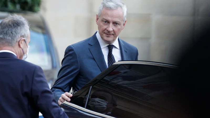 Fotografija: Francoski finančni minister Bruno Le Maire maastrichtskega pravila, po katerem lahko javni dolg doseže le 60 odstotkov BDP, ne vidi kot realističnega. FOTO: Geoffroy Van Der Hasselt/AFP
