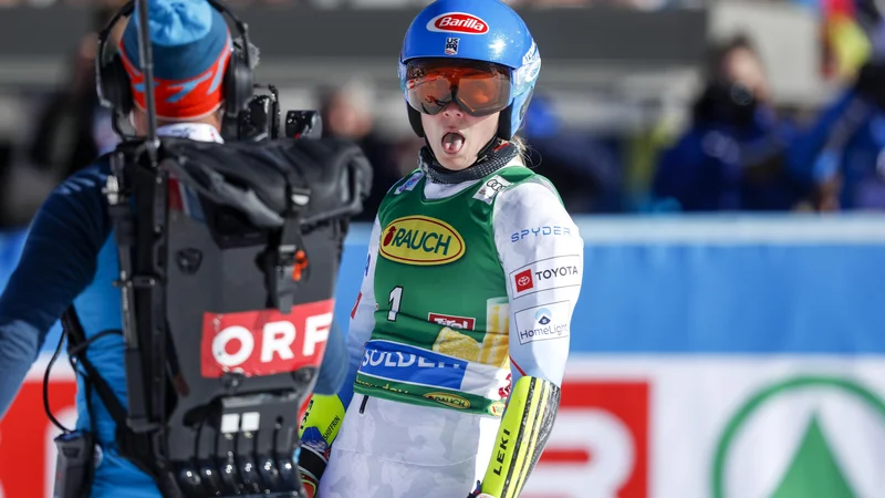 Fotografija: Mikaela Shiffrin (na fotografiji) v cilju prvega veleslaloma nove sezone v Söldnu. FOTO: Matej Družnik
