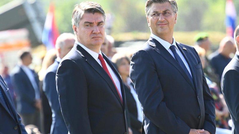 Fotografija: Vodilnemu političnemu dvojcu, Zoranu Milanoviću (levo) in Andreju Plenkoviću, priljubljenost pada iz meseca v mesec. FOTO: Tom Dubravec/Cropix

