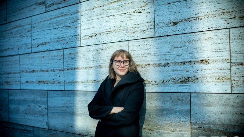 Fotografija: »Želim si pisati o vsakdanjih situacijah, ki se nenadoma obrnejo,« pravi prozaistka Sara Štern. FOTO: Voranc Vogel