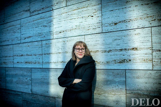 &raquo;Želim si pisati o vsakdanjih situacijah, ki se nenadoma obrnejo,&laquo; pravi prozaistka Sara Štern. FOTO: Voranc Vogel&nbsp;
