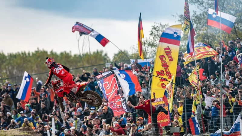 Fotografija: Tim Gajser danes ne bo imel tolikšne podpore kot v nedeljo, a vseeno večjo kot glavna tekmeca za naslov. FOTO: Honda Racing