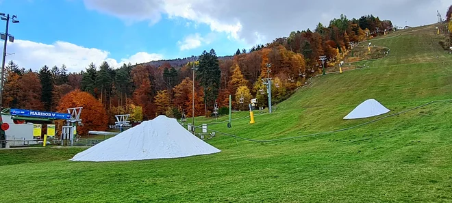 Prve snežne zaplate na jesenskem Pohorju FOTO: arhiv Marproma
